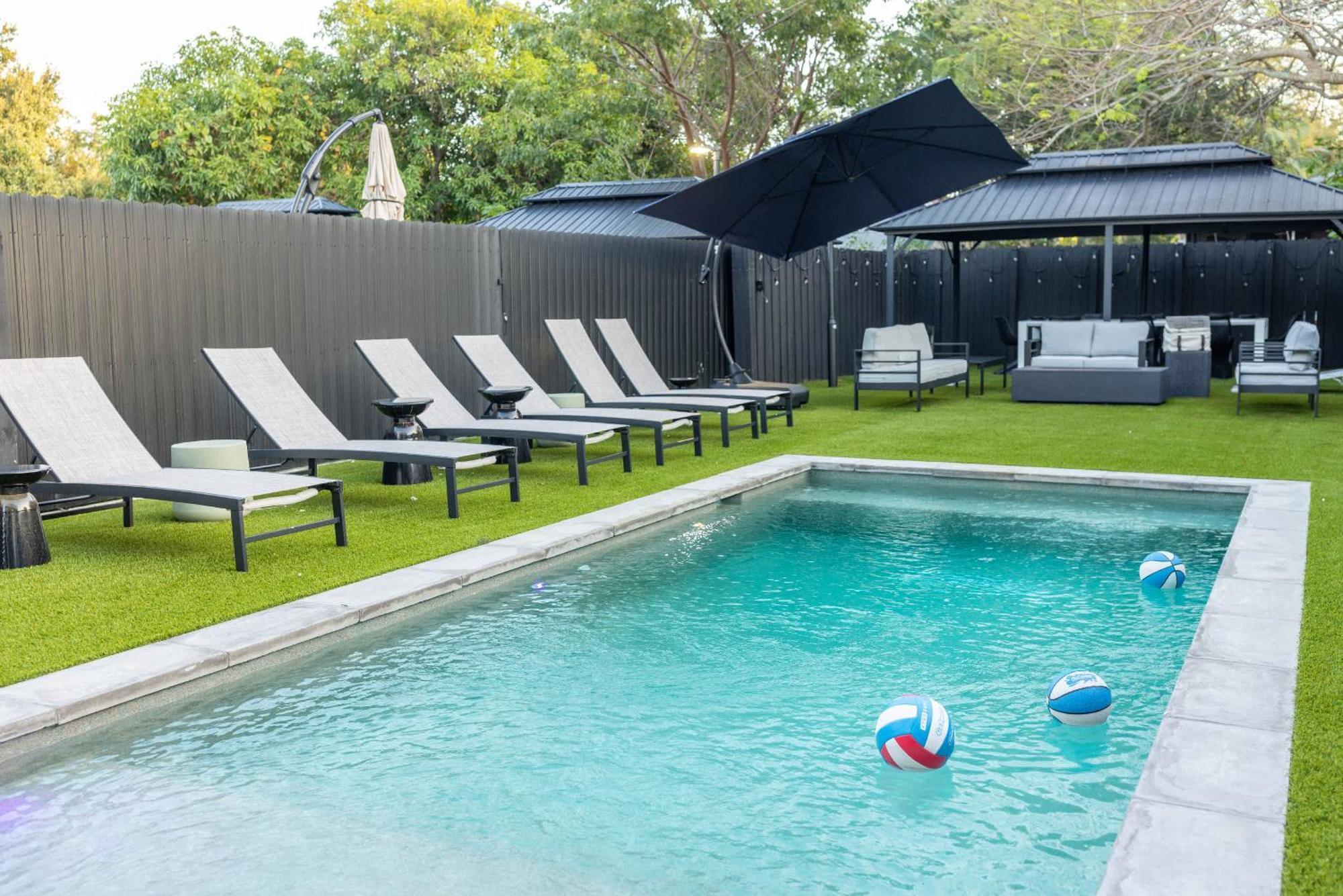 Сasa de vacaciones 4br Paris Style Heated Pool New Build *